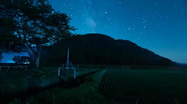 田園に広がる星降る夜 田園に広がる星降る夜の写真