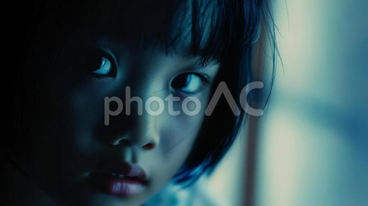 怖がる女の子 - No: 29012052｜写真素材なら「写真AC」無料（フリー）ダウンロードOK