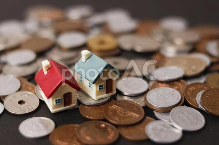 住宅とお金 小銭,通貨,家の写真素材