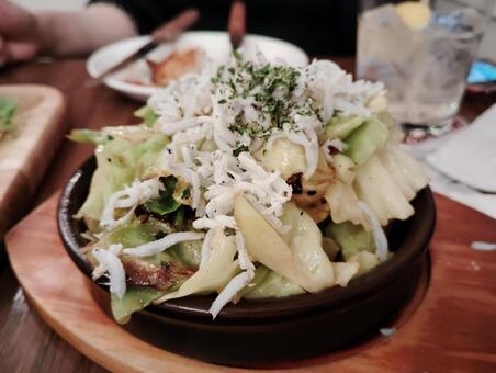 釜揚げしらすのアンチョビキャベツ 釜揚げしらす,しらす,アンチョビの写真素材