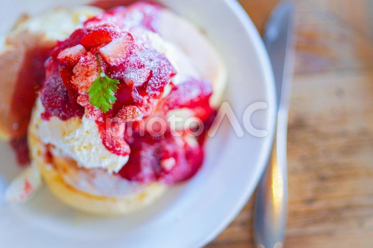 甘いいちごのパンケーキ パンケーキ,デザート,イチゴの写真素材