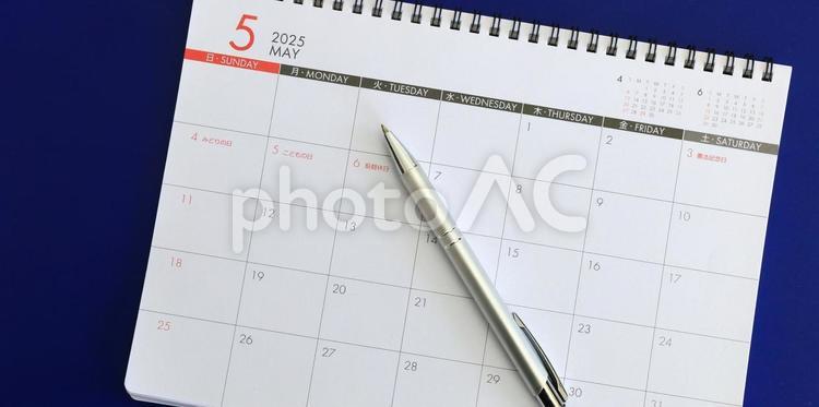 5月のカレンダーとペン　スケジュール管理 5月,カレンダー,バナー素材の写真素材