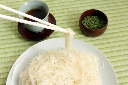 冷やしそうめんの食事風景 そうめん,冷やしそうめん,麺の写真素材