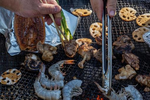 秋のバーベキュー バーベキュー,bbq,仲間の写真素材