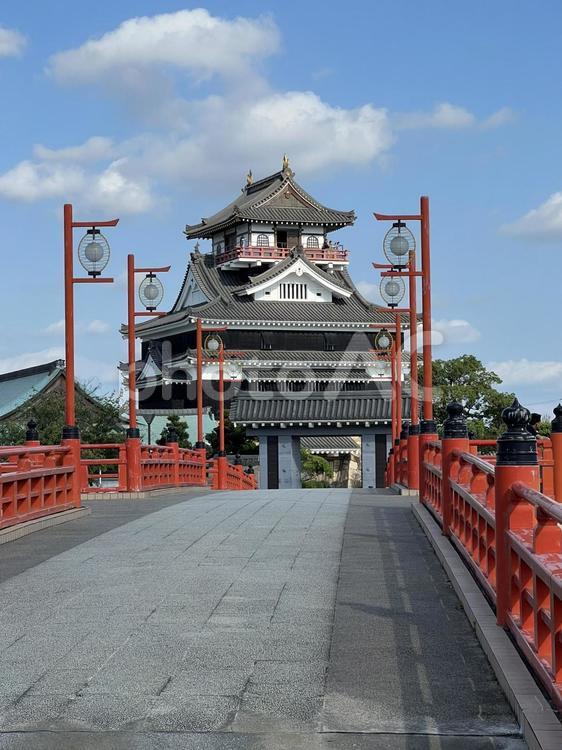 清州城と赤い橋を望む 清州城,空,自然の写真素材