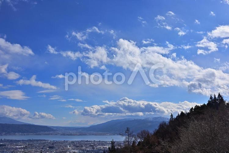 塩尻峠から諏訪湖を眺める 諏訪湖,塩尻峠,岡谷市の写真素材