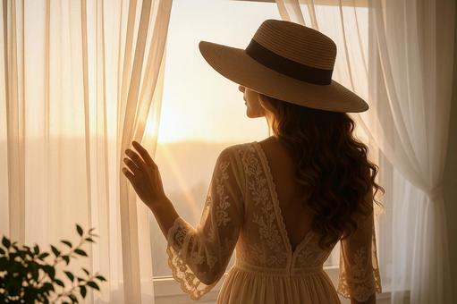 窓辺と帽子の女性の後ろ姿の写真