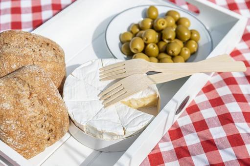 カットされたカマンベールチーズやパン パン,カマンベール,チーズの写真素材