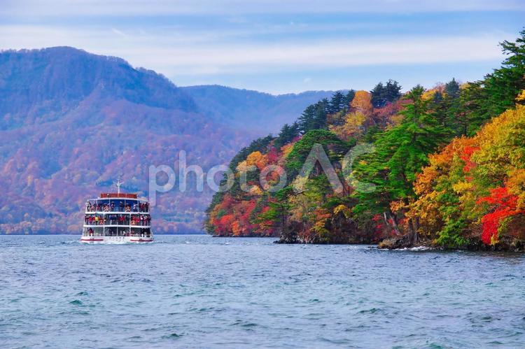 十和田湖 十和田湖,japan,紅葉の写真素材