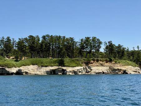 遊覧船から見た福井県東尋坊 雄島の景色 遊覧船から見た福井県東尋坊 雄島の景色 アクティビティ,水面,遊覧船の写真素材