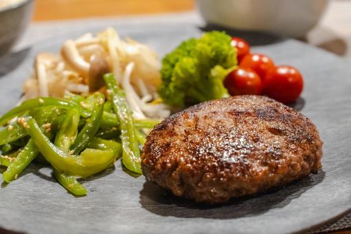 Hamburger and vegetable dinner, JPG