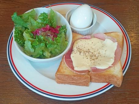 カフェの朝食 カフェの朝食の写真
