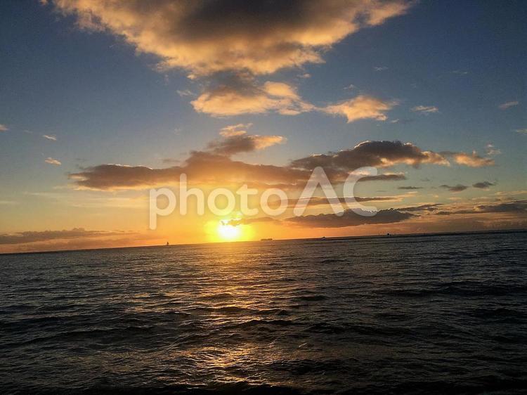 海に沈む夕焼け2 skyblue,やし,やしのきの写真素材