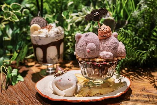 ハロウィン仕様のくまデザートとオレオラテ ハロウィン仕様のくまデザートとオレオラテ ハロウィン,クマ,オレオの写真素材