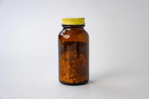 茶色のサプリメント瓶 サプリメント,薬,薬瓶の写真素材