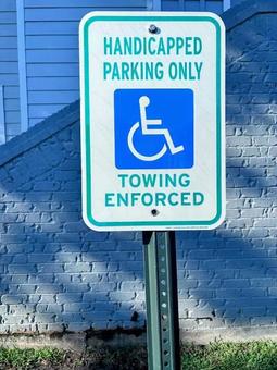 アメリカの障がい者用駐車場サイン アメリカの障がい者用駐車場サインの写真