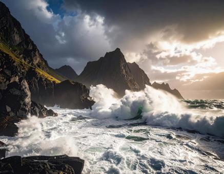 岩 荒波 海 夏 海岸 絶景 崖 自然 岩 荒波 海 夏 海岸 絶景 崖 自然の写真