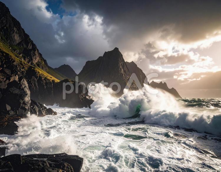 岩　荒波　海　夏　海岸　絶景　崖　自然 海,波,荒波の写真素材