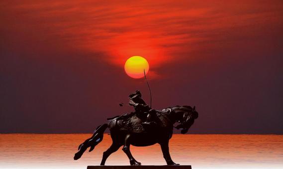 イメージ素材/松平直政公騎馬像と夕陽 イメージ素材/松平直政公騎馬像と夕陽の写真