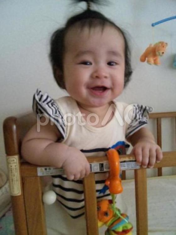 寝起きでごきげん 子供,笑顔の写真素材