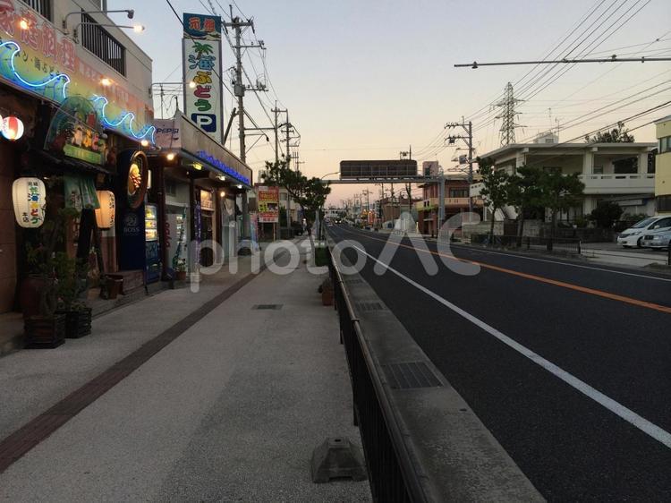 おんなサンセット海道の夏の夕暮れ時の街並 夕暮れ時,黄昏時,ネオンの写真素材