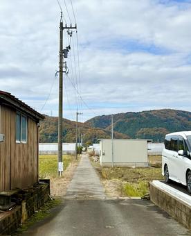 11月末の昼間　晩秋の福井県の郊外の景色 11月末,畑,田んぼの写真素材