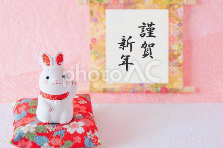 まねきうさぎの年賀状素材 謹賀新年 年賀状,謹賀新年,卯の写真素材