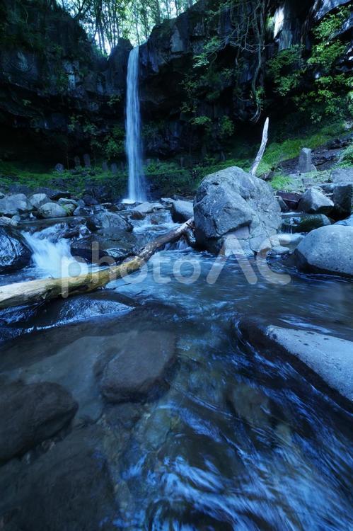 涼し気な滝のある風景 滝,仙ヶ滝,清流の写真素材