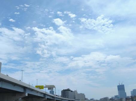 綿のようなモコモコした雲 綿のようなモコモコした雲 空,青空,雲の写真素材