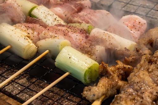 炭火で焼く豚バラ 炭火で焼く豚バラ 豚バラ,炭火,焼き鳥の写真素材