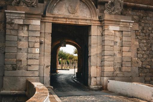 サンフェラン城のアーチの門と通路 門,アーチ,通路の写真素材