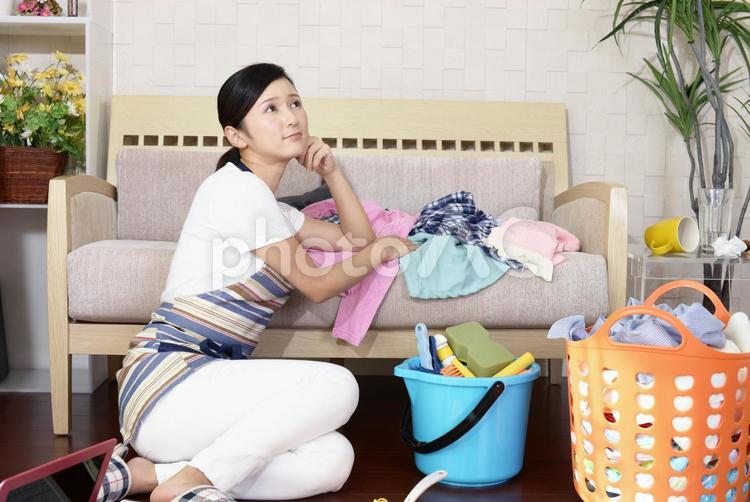 疲れた表情の主婦 女性,女,主婦の写真素材