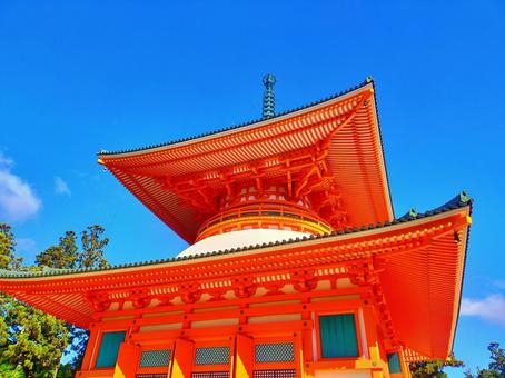 青空と朱色が鮮やかな多宝塔 青空と朱色が鮮やかな多宝塔 青空,空,朱色の写真素材