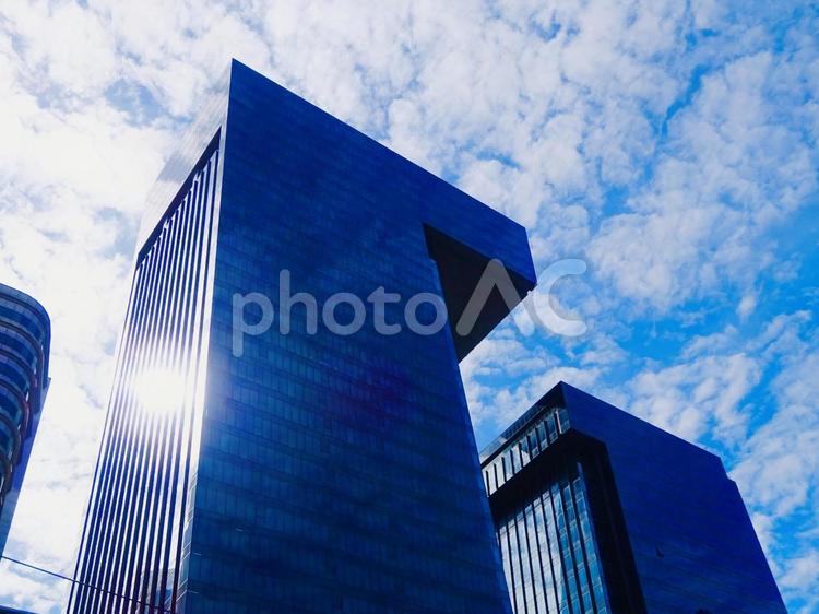 バンコクのモダンなビルと空模様 青空,空,スカイラインの写真素材