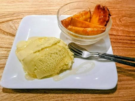 大学イモとアイス 大学イモとアイス スイーツ,カフェ,デザートの写真素材