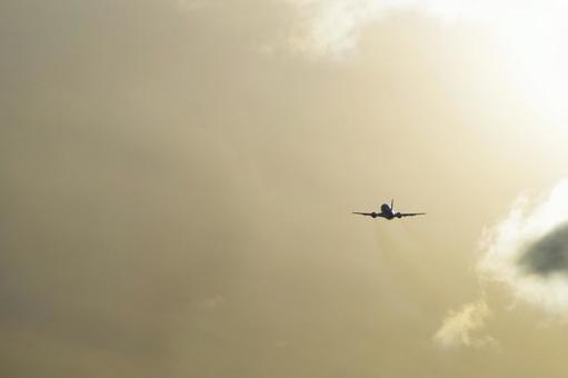 飛行機と夕日 飛行機と夕日 飛行機,旅客機,ジェット機の写真素材