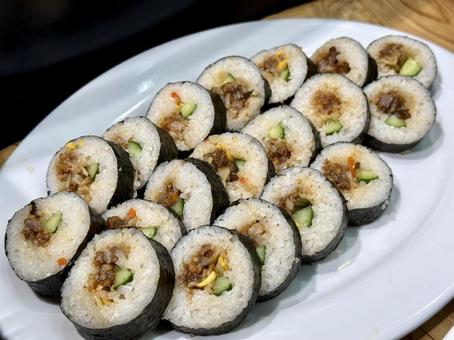 バイキングの巻き寿司 巻き寿司,海苔,断面の写真素材