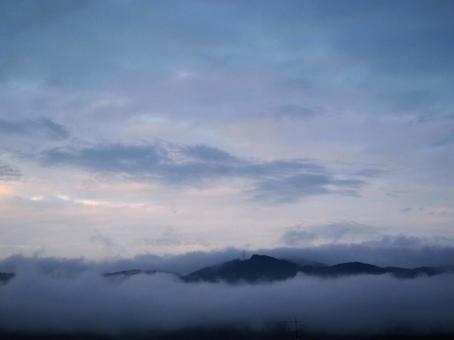 朝焼けの空 朝焼けの空 空,背景,自然の写真素材