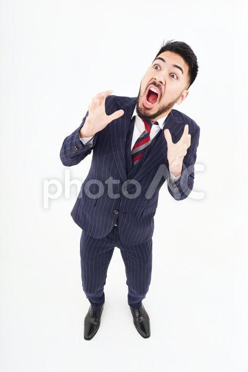 驚いた表情のスーツ姿の男性 30代,1人,会社の写真素材