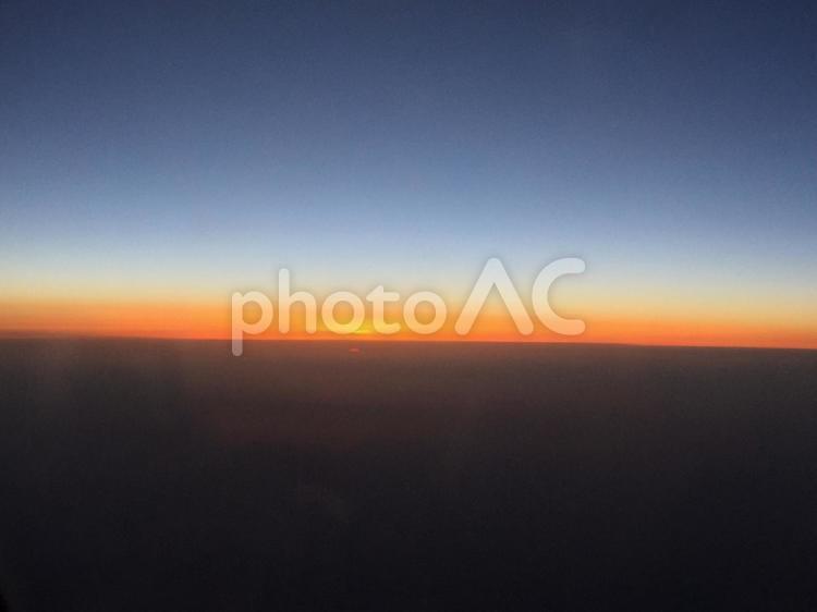 【3階層を織りなす上空写真】 夕陽,夕暮れ,空の写真素材