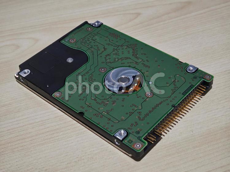 小型内臓ハードディスク（HDD）基盤 ハードディスク,回路,基盤の写真素材