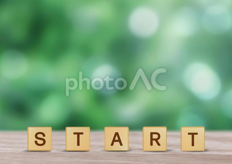 スタートの文字と緑背景 スタート,出発,緑の写真素材