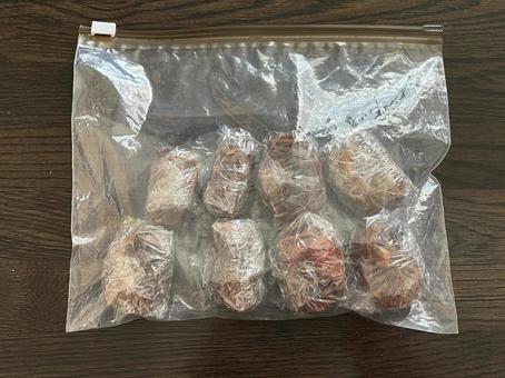 干し柿をサランラップで巻いて保存 干し柿,柿,渋柿の写真素材