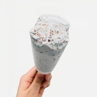 チョコミントアイスたべる チョコミントアイスたべるの写真