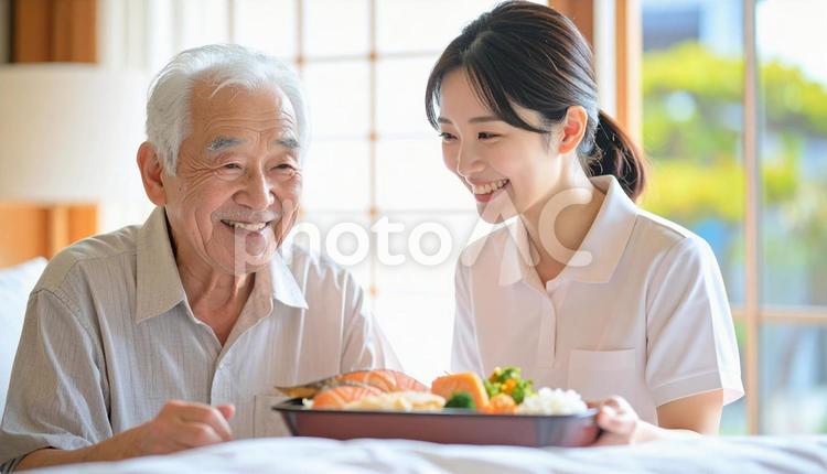 高齢男性と女性介護士の穏やかな食事風景 女性介護士,訪問介護,在宅介護の写真素材