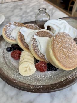 フルーツスフレパンケーキ フルーツスフレパンケーキ パンケーキ,スフレパンケーキ,カフェの写真素材