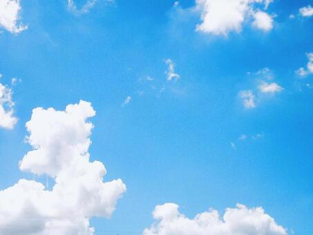 晴れた日の空と雲 晴れた日の空と雲の写真