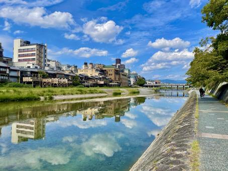 京都鴨川晩夏の風景2 京都,京都市,鴨川の写真素材