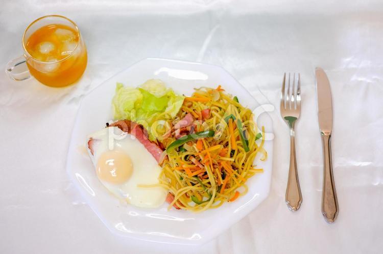 和風パスタとサラダのワンプレート ランチ,和風パスタ,和風の写真素材