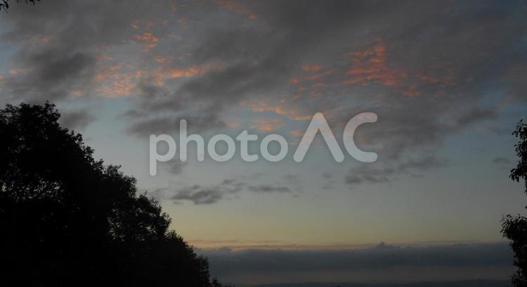怪しげな夕焼け 夕焼け,朝焼け,オレンジの写真素材